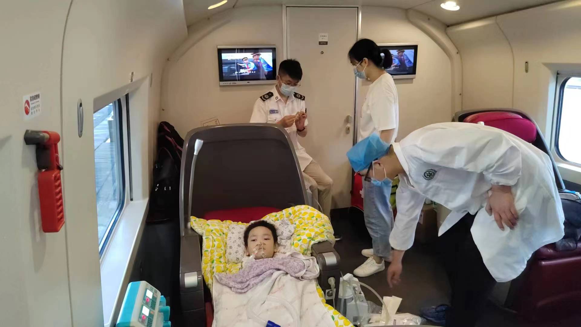 东台市婴幼儿高铁转运